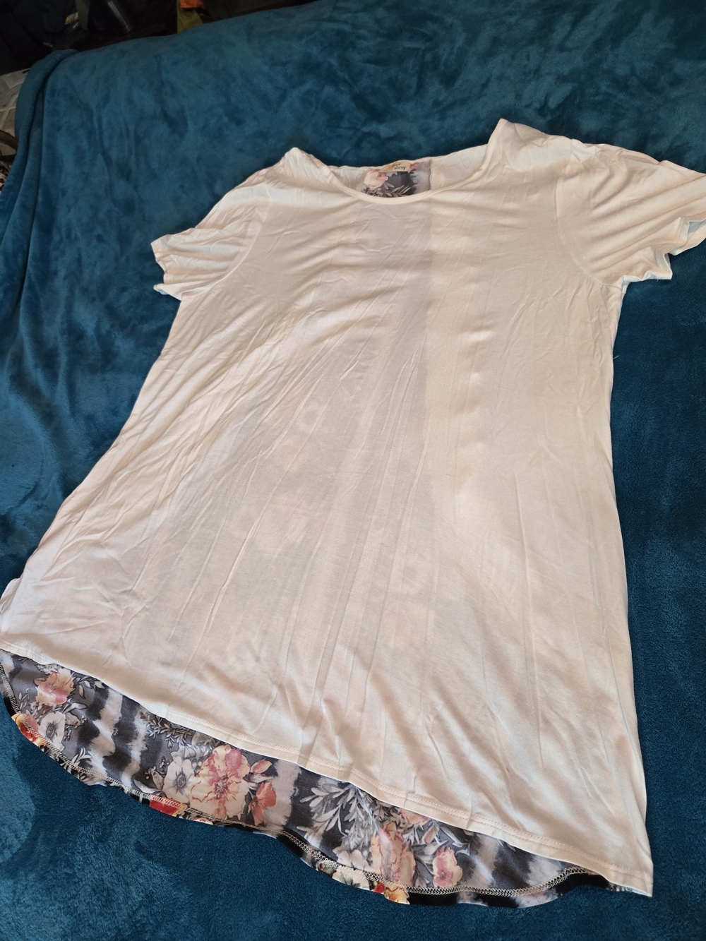NWOT- Hi-Lo With Detailed Ruffle Hem Back-Plus